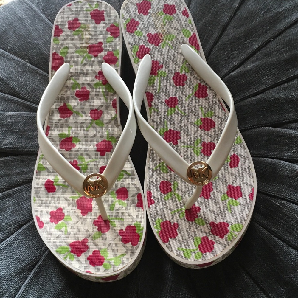 NWOT Michael Kors White 🩴 with Floral Print